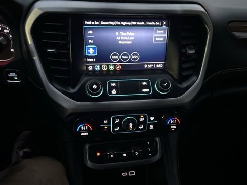 Used 2020 GMC Acadia SLE image 23