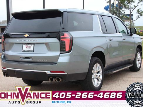 Used 2025 Chevrolet Suburban Premier AWD/4WD image 13