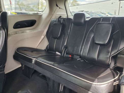 Used 2023 Chrysler Pacifica Limited FWD image 34