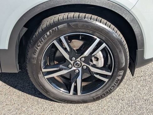 Certified 2025 Volvo XC40 B5 Core image 14