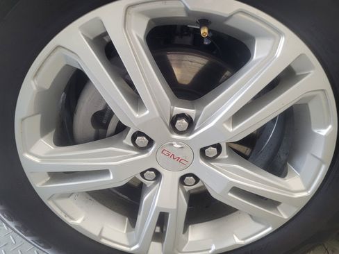 Used 2024 GMC Terrain SLE FWD image 31