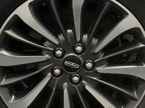Used 2023 Lincoln Nautilus FWD w/ Premium Package image 5
