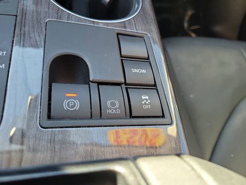 Used 2023 Toyota Highlander Limited image 23