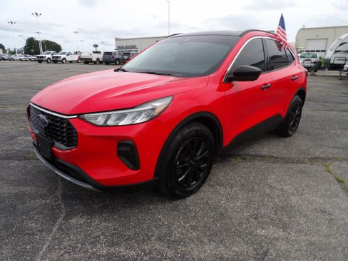 Used 2024 Ford Escape Active w/ Tech Pack #2 FWD image 2