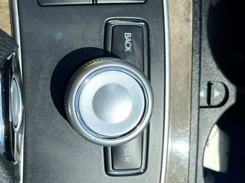 Used 2010 Mercedes-Benz E 350 4MATIC Sedan image 32