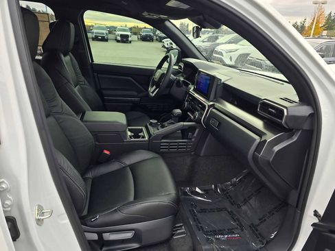 Certified 2025 Toyota 4Runner TRD Off-Road image 14