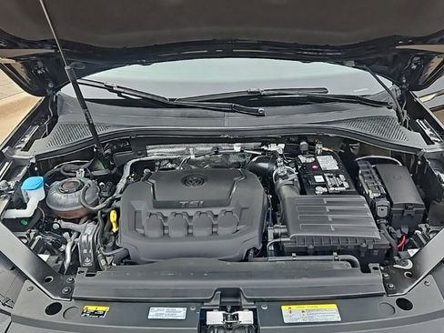 Used 2024 Volkswagen Tiguan SE image 10