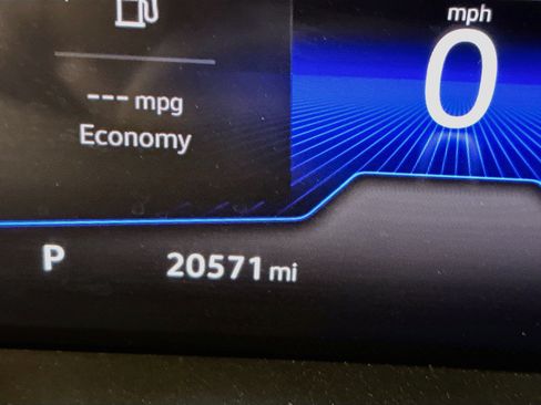 Used 2023 Volkswagen Taos SE w/ Panoramic Sunroof Package AWD/4WD image 19