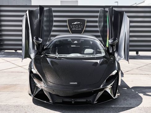 Used 2024 McLaren Artura RWD image 14