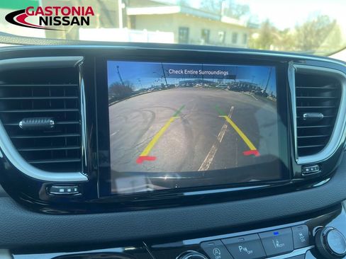 Used 2024 Chrysler Pacifica Touring-L FWD image 31
