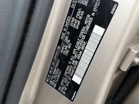Certified 2023 Volvo XC60 B5 Plus w/ Climate Package AWD/4WD image 32
