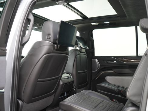 Used 2024 Cadillac Escalade ESV Premium Luxury Platinum w/ Heavy-Duty Trailer Package AWD/4WD image 18