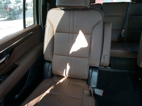 Certified 2025 Chevrolet Suburban High Country AWD/4WD image 12