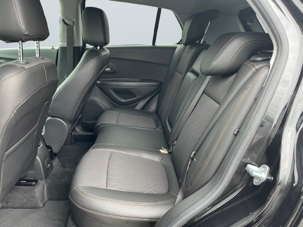 Used 2019 Chevrolet Trax LT w/ LT Convenience Package AWD/4WD image 13