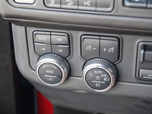 Used 2023 GMC Yukon XL Denali Ultimate image 16