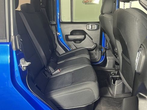 Used 2022 Jeep Gladiator Willys image 27