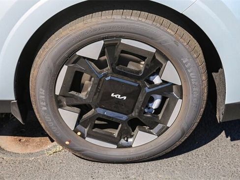 New 2026 Kia Carnival EX FWD image 10