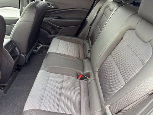 Used 2025 Chevrolet Trax LT w/ LT Convenience Package FWD image 21