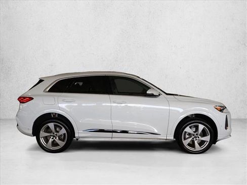 Used 2025 Audi Q5 Premium w/ Premium Plus AWD/4WD image 4
