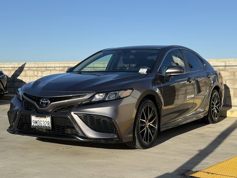 Used 2024 Toyota Camry SE image 7