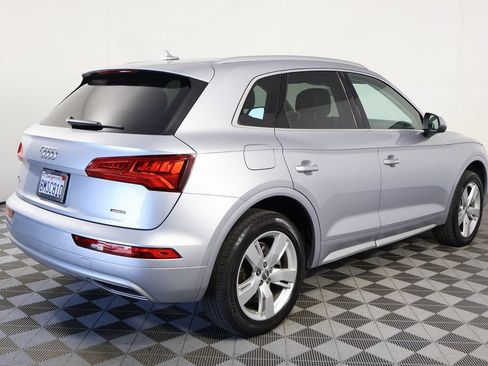Used 2019 Audi Q5 Premium w/ Convenience Package AWD/4WD image 4