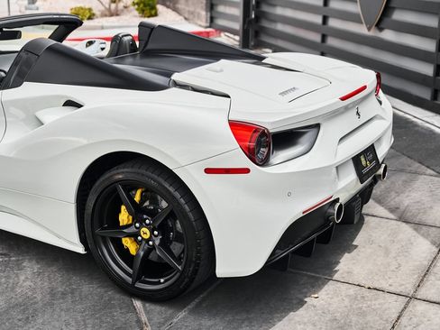 Used 2019 Ferrari 488 Spider RWD image 11