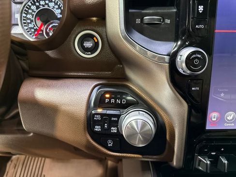 Used 2019 RAM 1500 Laramie AWD/4WD image 15