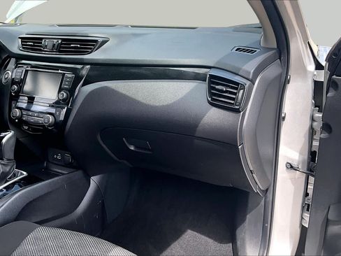 Used 2022 Nissan Rogue Sport SV FWD image 18