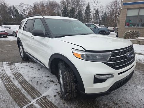 Certified 2022 Ford Explorer XLT w/ Equipment Group 202A image 12