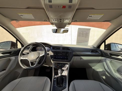 Used 2023 Volkswagen Tiguan SE image 6