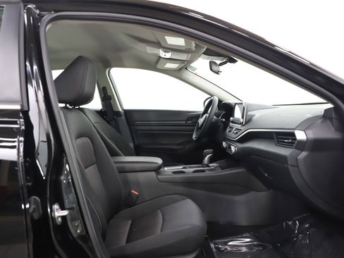 Used 2025 Nissan Altima 2.5 S image 11