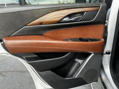 Used 2019 Cadillac Escalade Premium Luxury image 17