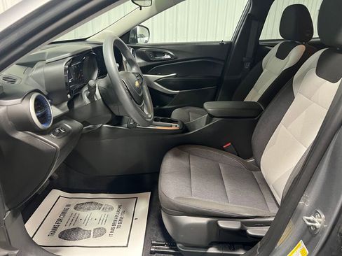 Used 2024 Chevrolet Trax LS w/ Driver Confidence Package image 5