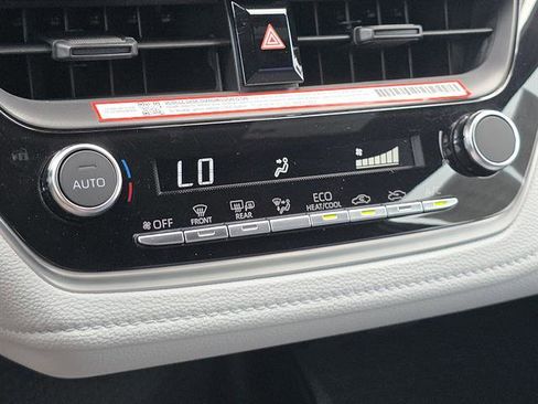 Used 2025 Toyota Corolla SE image 43