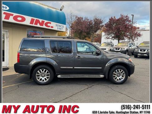Used 2012 Nissan Pathfinder LE image 3