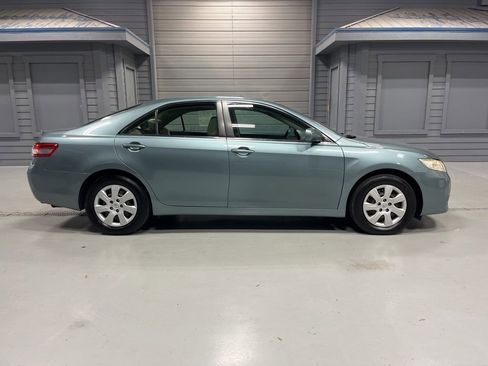 Used 2010 Toyota Camry FWD image 11