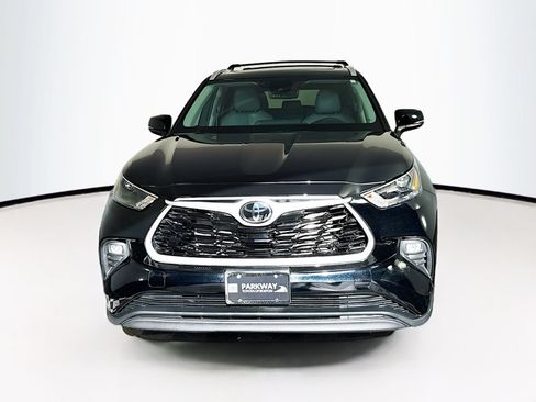Certified 2026 Toyota Highlander XLE AWD/4WD image 2