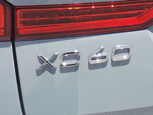 Used 2024 Volvo XC60 B5 Plus w/ Protection Package Premier AWD/4WD image 11