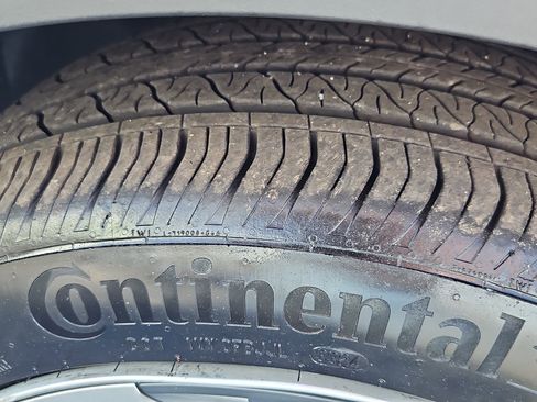 Used 2022 Tesla Model Y Long Range image 34