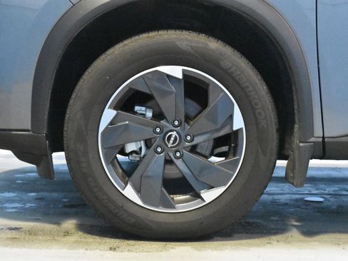 Certified 2025 Nissan Rogue SV image 22