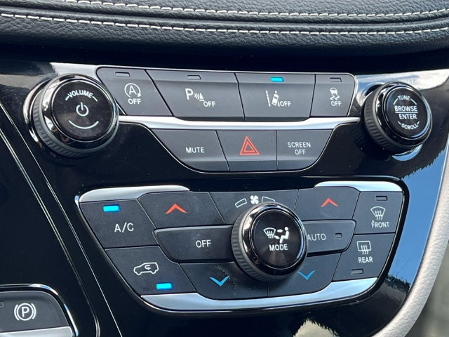 Used 2024 Chrysler Pacifica Limited FWD image 29