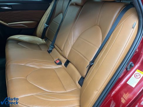 Used 2019 Toyota Avalon Limited image 21