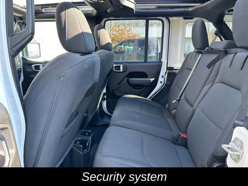 Used 2023 Jeep Wrangler Unlimited w/ Sun & Screen Package image 26