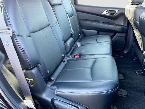 Used 2020 Nissan Pathfinder Platinum image 29