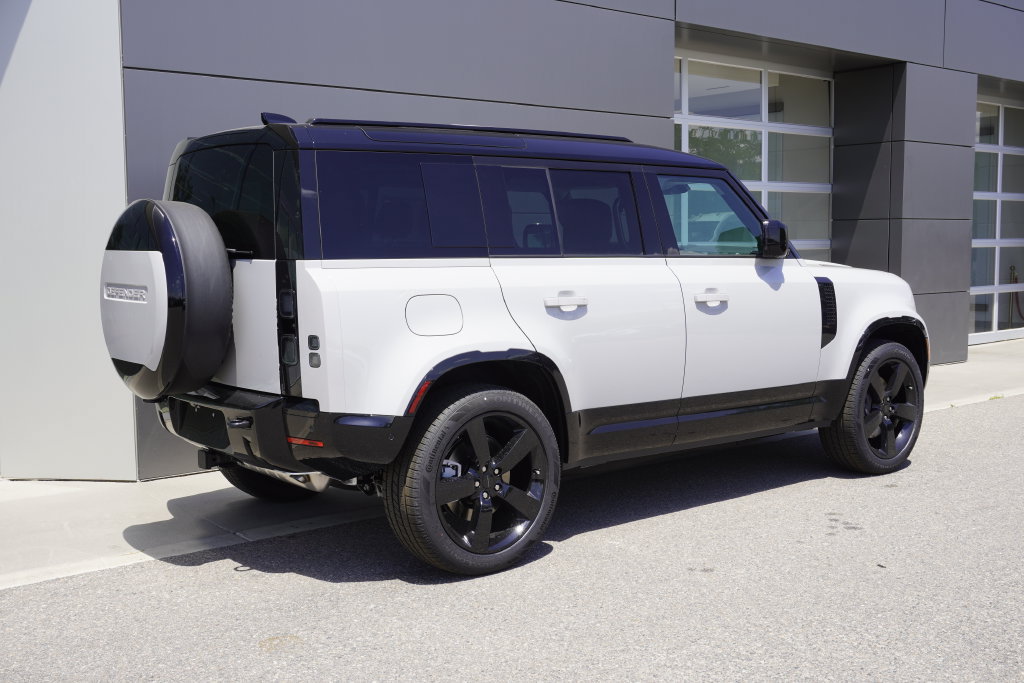 New 2026 Land Rover Defender 110 X-Dynamic SE AWD/4WD image 4