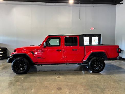 Used 2022 Jeep Gladiator Sport AWD/4WD image 2
