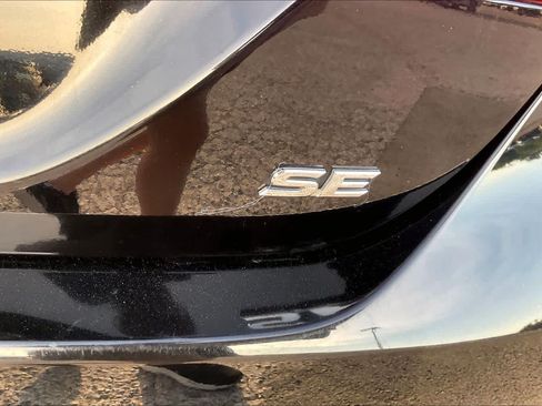 Used 2019 Toyota Camry SE FWD image 10