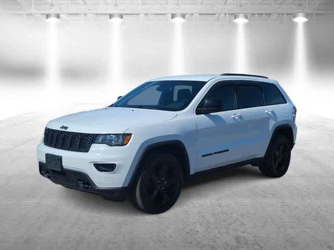 Used 2018 Jeep Grand Cherokee Laredo AWD/4WD image 4