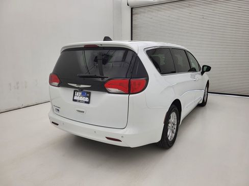 Used 2024 Chrysler Voyager LX FWD image 15