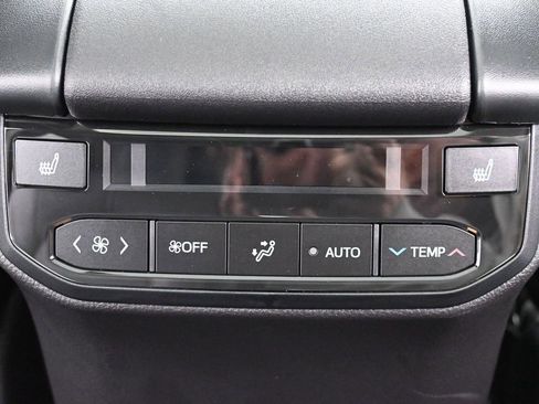 Certified 2025 Toyota Highlander Platinum image 35